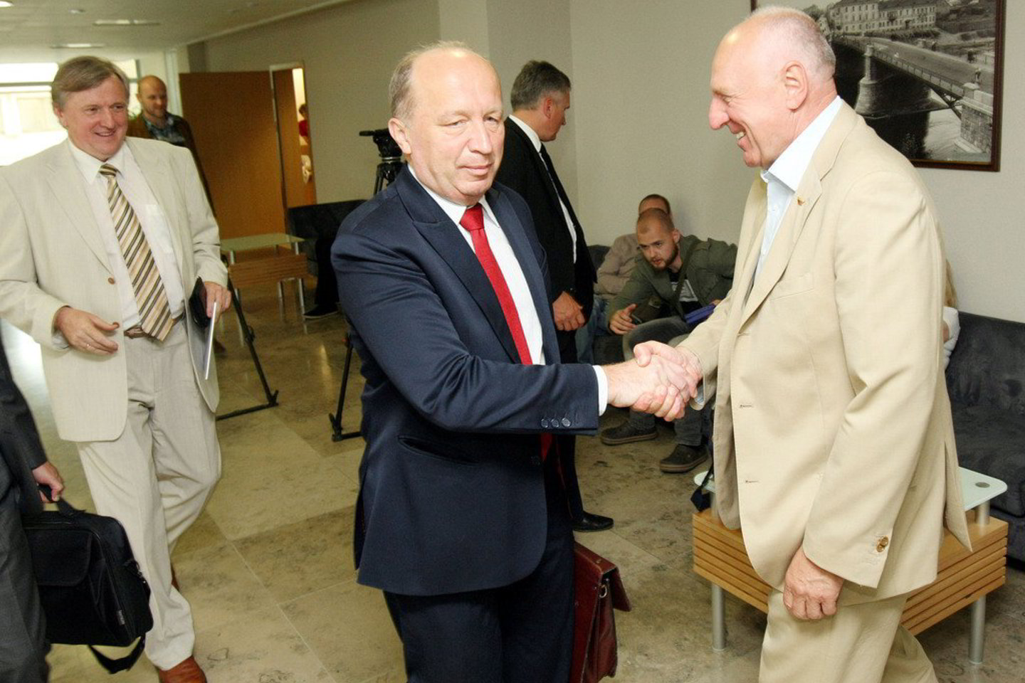 Premjeras A. Kubilius teigia, jog Vyriausybė sieks išnaudoti visus įmanomus būdus, kad visuomenė būtų kuo išsamiau informuota apie Visagino atominės elektrinės (VAE) projektą.