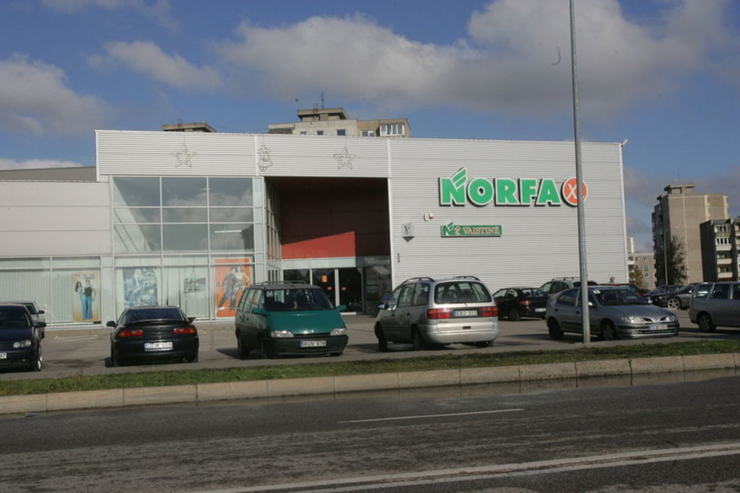Mažmeninės prekybos tinklo „Norfa” operatorė „Norfos mažmena” įsigijo sklypą Baltarusijos Vileikos mieste.