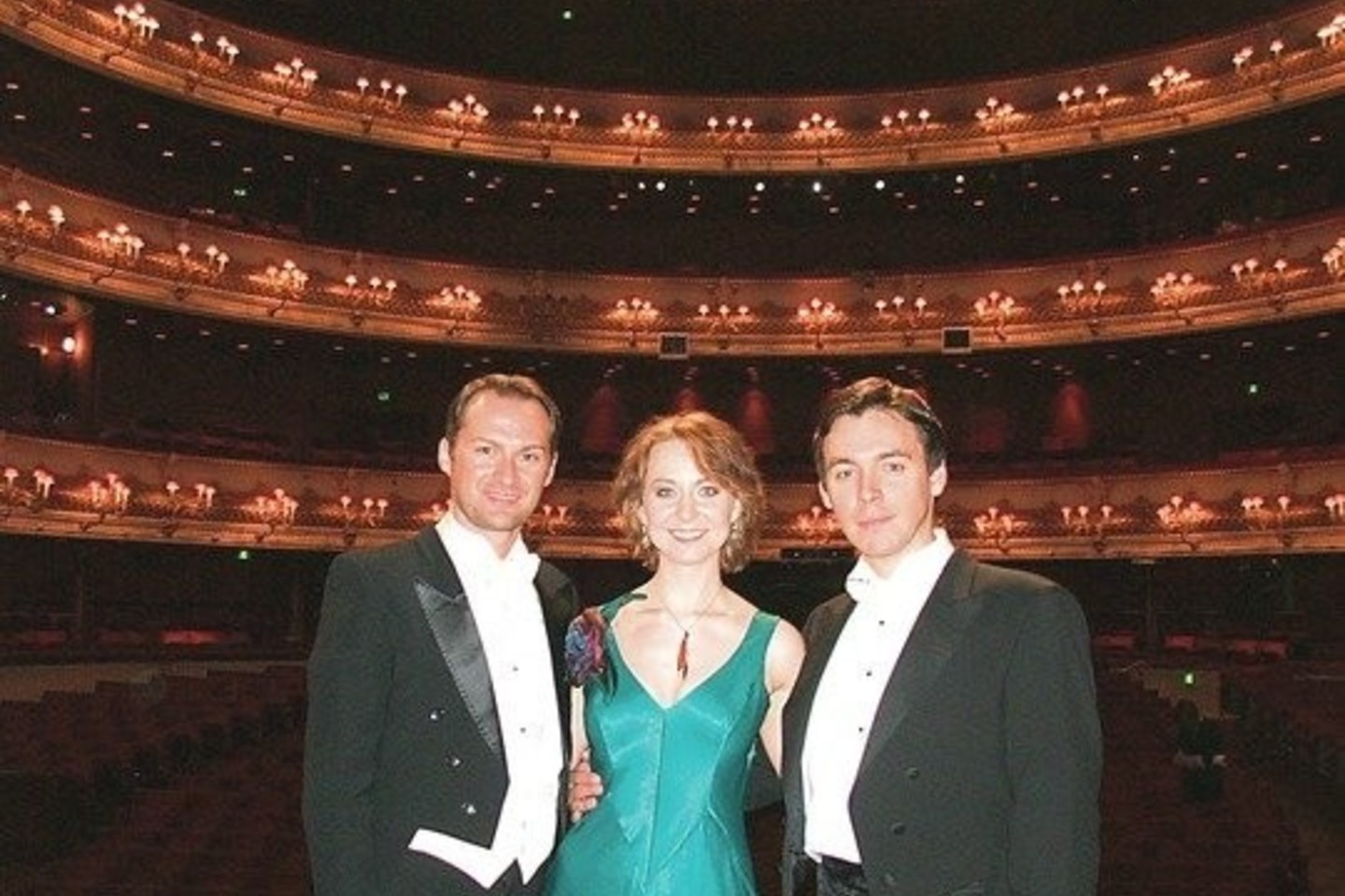 Londono karališkojoje operoje „Covent Garden” pasirodė (iš kairės) E.Montvidas, J.Gringytė, K.Smoriginas.<br>Asmeninio albumo nuotrauka