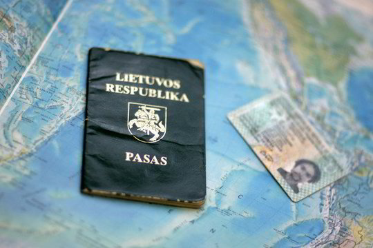 Vienam atvykstančiam tenka penki išvykstantys