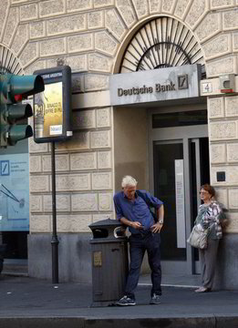 Dėl krizės smuko pagrindinių Europos bankų pelnas