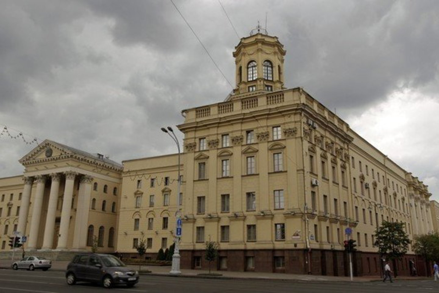 KGB nepatikslina, su kokios konkrečiai valstybės specialiąja tarnyba bendradarbiavo Bresto gyventojas.