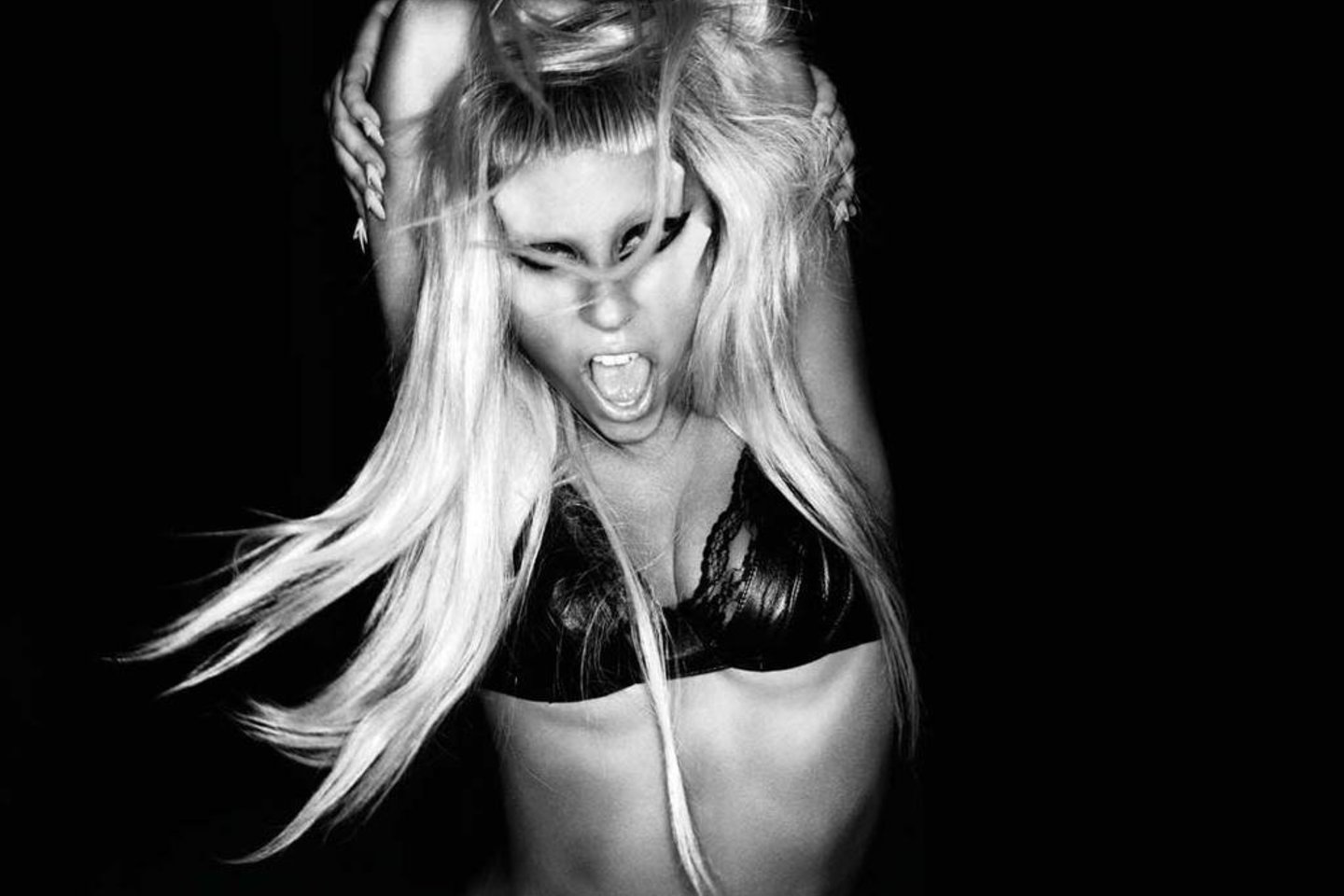 Lady Gaga šiandien Bulgarijoje pradeda savo pasaulinių gastrolių „The Born This Way Ball“ pasirodymus Europoje.