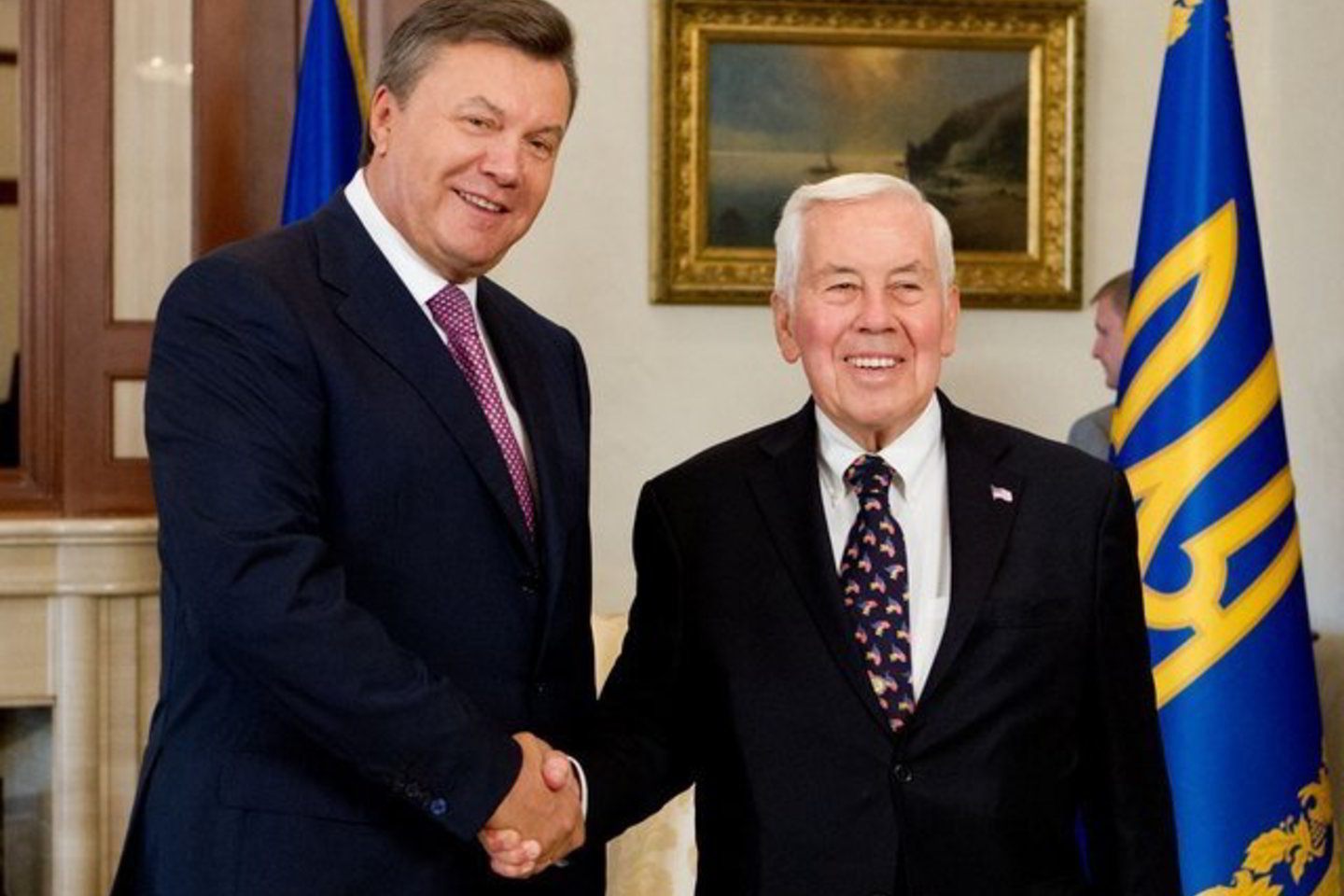 V. Janukovyčius priminė, kad įstatymas po oficialaus paskelbimo įsigaliojo tik praėjusį penktadienį, todėl dar anksti daryti kokias nors išvadas.