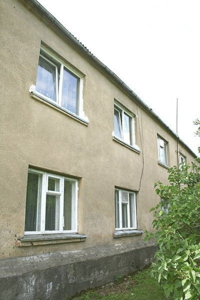 Po šio namo stogu ant virvės pakibęs palangiškis jau buvo praradęs sąmonę.