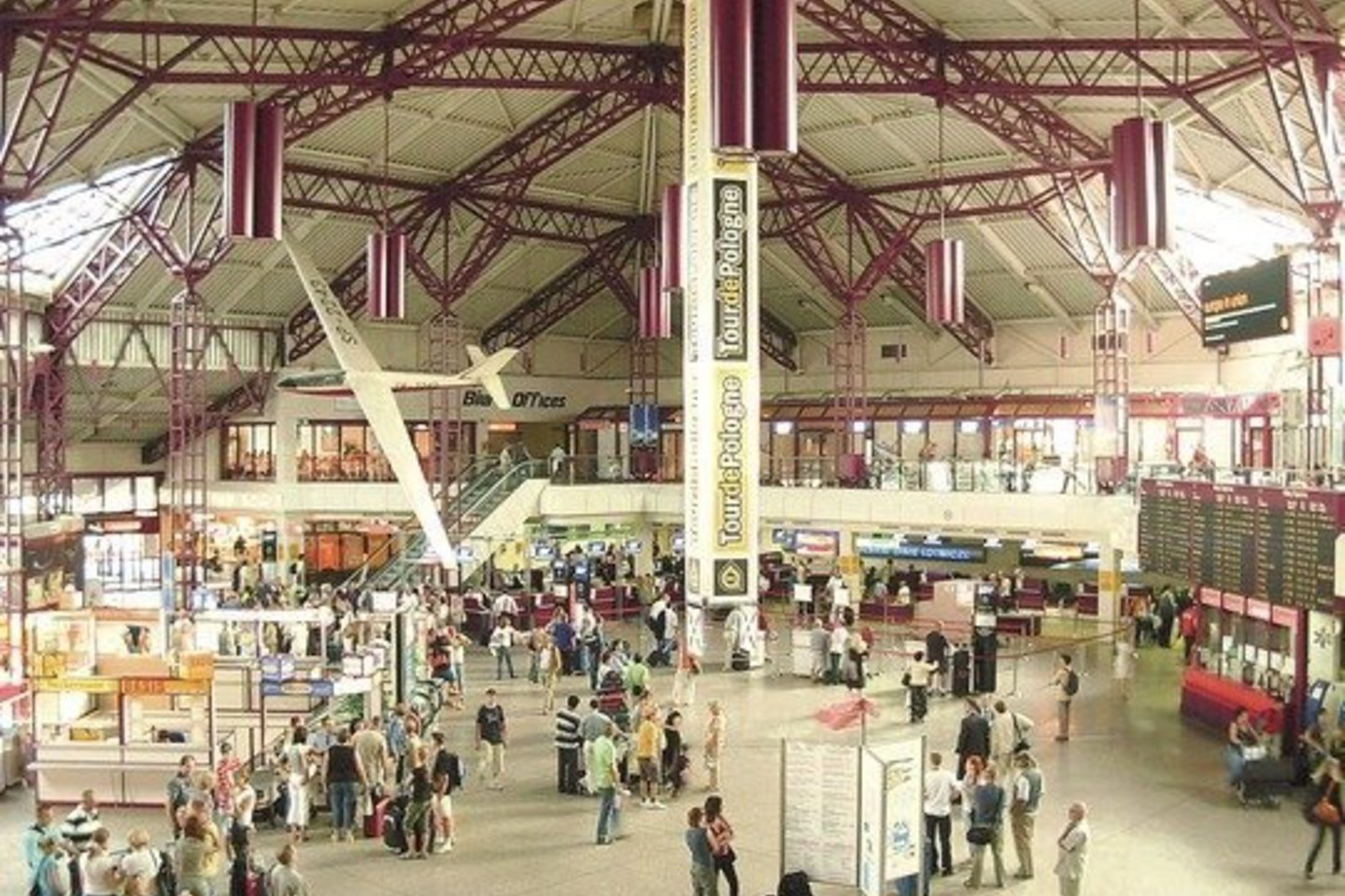 Varšuvos F.Chopino oro uostas sulaukia vis daugiau turistų iš Lietuvos.