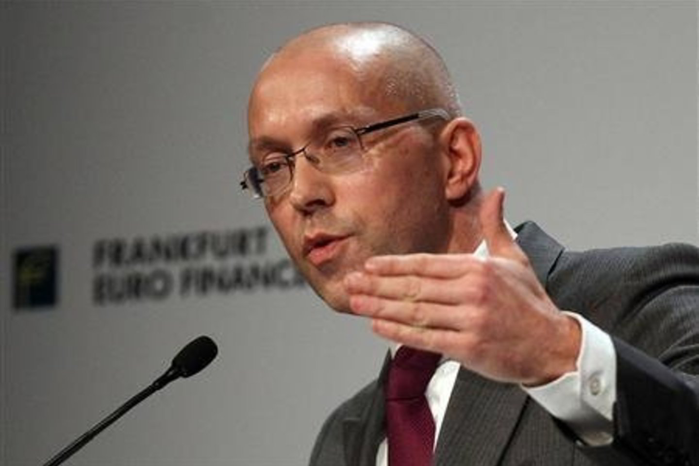„Graikija turi likti euro zonoje ir, kad ji pajėgi išsaugoti savo narystę“, - sakė Joergas Asmussenas.