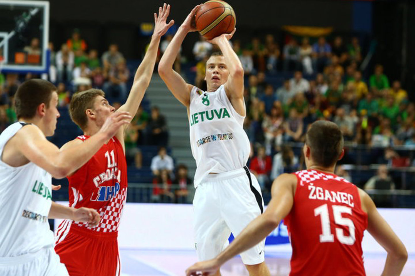 L. Lekavičius (su kamuoliu) pelnė 9 taškus.
