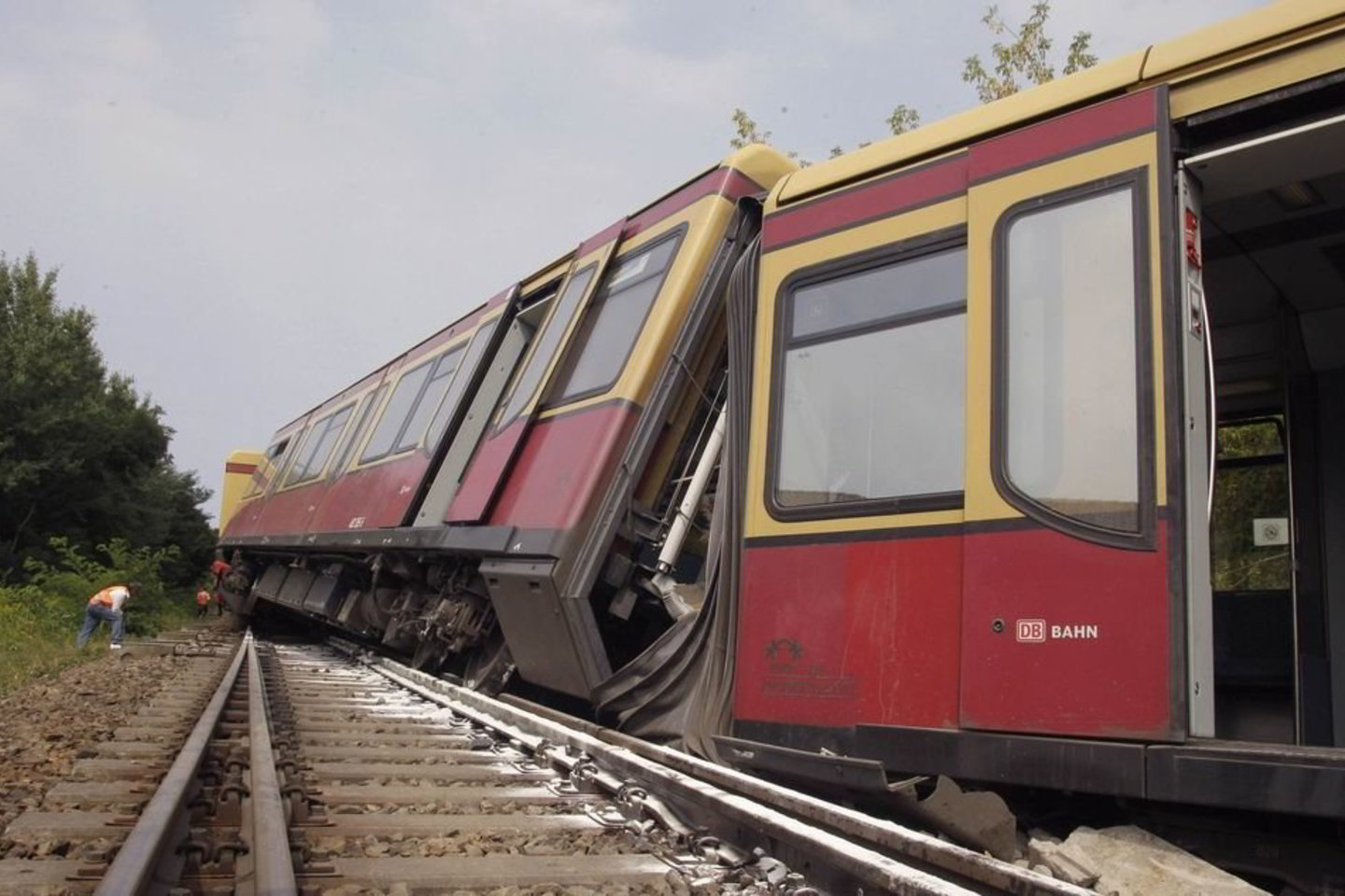 Pirmieji du vagonai buvo nukreipti tiesiai, o trečias ir ketvirtas vagonas – į gretimą liniją.