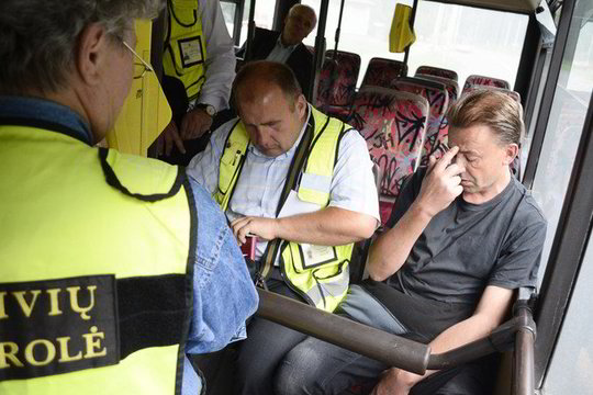 Baudas skirs tik keleiviams be jokio bilieto