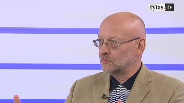 R. Valatka apie sraigtasparnių konfliktą: „Premjeras šovė sau į koją“