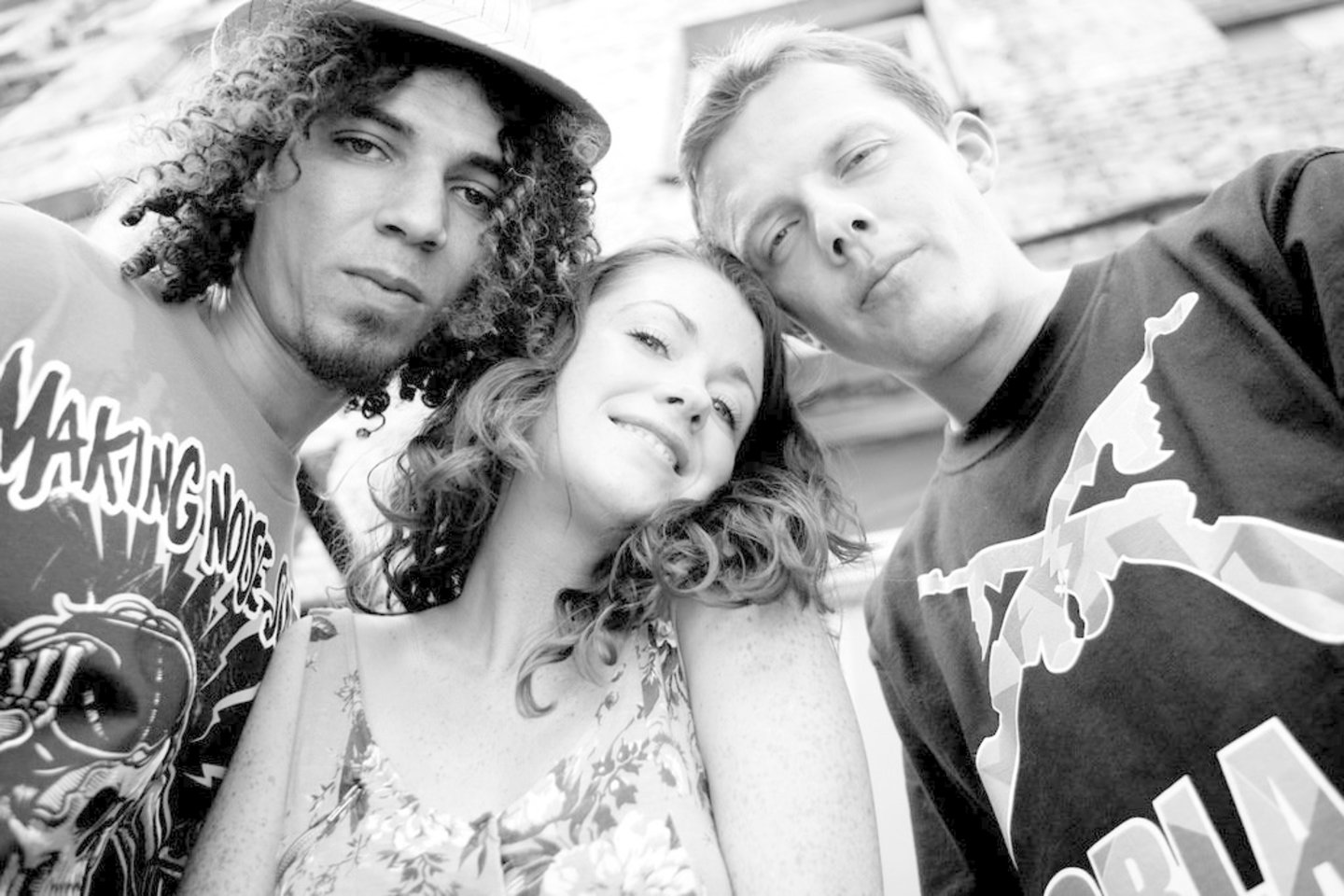 Dešimt muzikinių albumų išleidusi grupė „Skamp“ po beveik 5 metus trukusios pertraukos grįžta su nauju kūriniu „Revolution“.