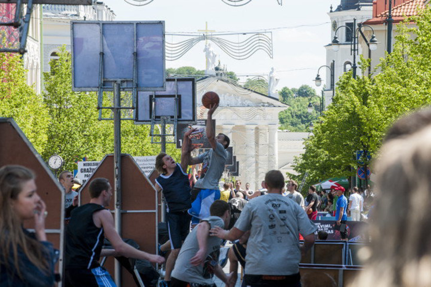 Gatvės krepšinio turnyre kovojo ir mėgėjai, ir profesionalai