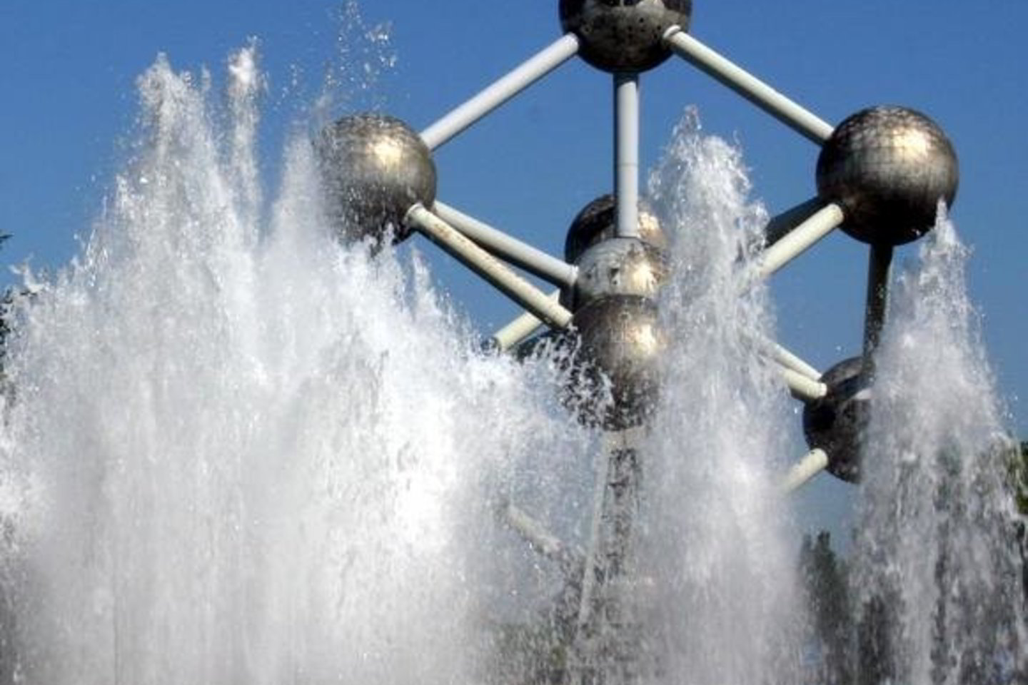 Europos Sąjungos ir kitų tarptautinių aukščiausių institucijų miestas garsėja savo draugiška ir šeimyniška atmosfera.