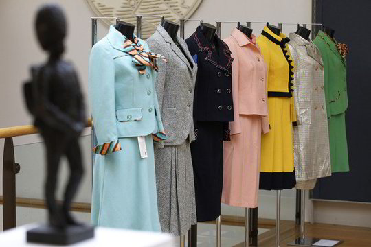 M. Thatcher kostiumėliai aukcione parduoti už beveik 100 000 svarų