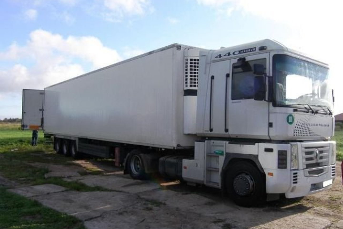 Vėliau buvo sulaikytas ir šio „Renault Magnum“ vairuotojas.