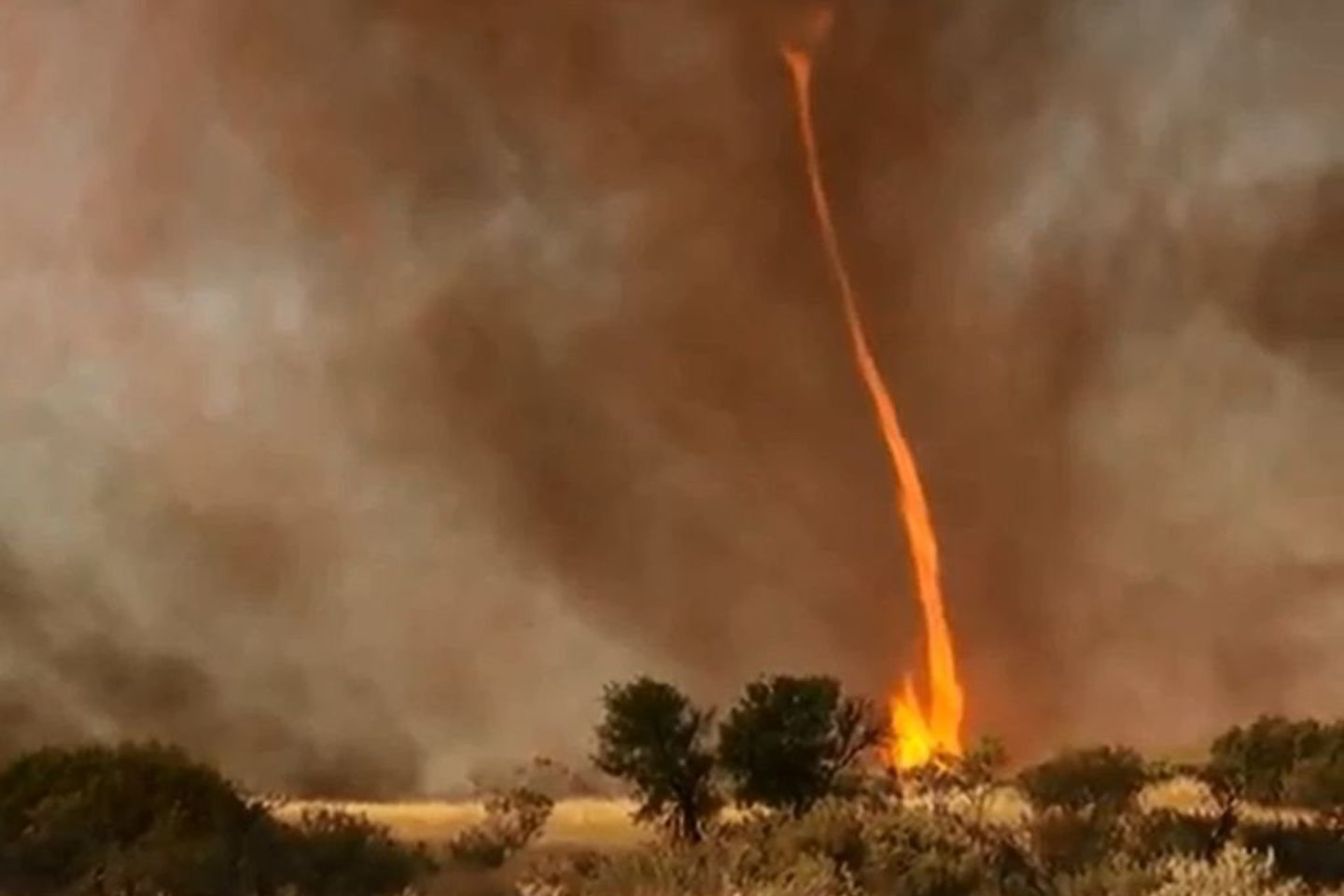 Ugnies tornadas, dar vadinamas ugniniu velniu, susidaro, kai šilto kylančio oro stulpas susiduria su gaisru ant žemės arba pats jį sukelia.