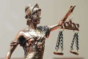 Prezidentės iniciatyva kriminalizuotas neteisėtas praturtėjimas: galimybė ar iššūkis Lietuvos teisinei sistemai?