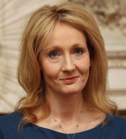 Knygų apie H. Poterį autorės naujame romane - seksas, narkotikai ir kaimo politikavimas