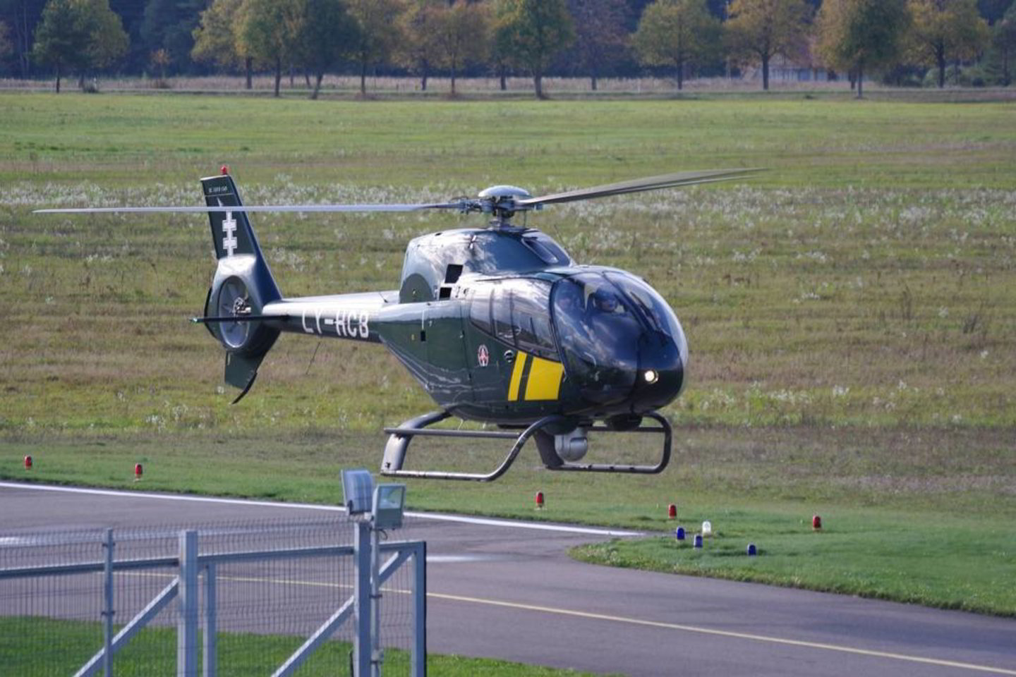 Dingusio grybautojo į orą pakilo ieškoti pasieniečių sraigtasparnis „Eurocopter“.<br>VSAT