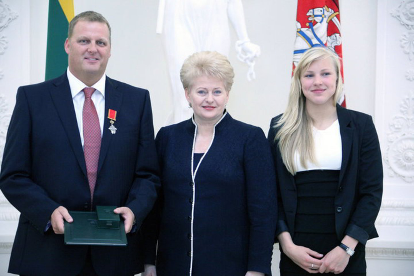 Už nuopelnus buvo apdovanotas R. Meilutytės treneris Johnas Ruddas.