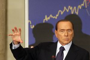 S. Berlusconi teisme neigia turėjęs intymių santykių su nepilnamete