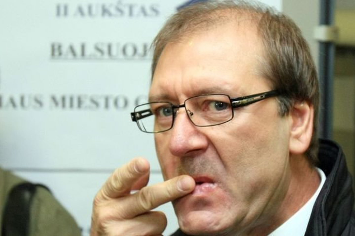 V. Uspaskichas visus jam ir jo partijai metamus kaltinimus neigia.