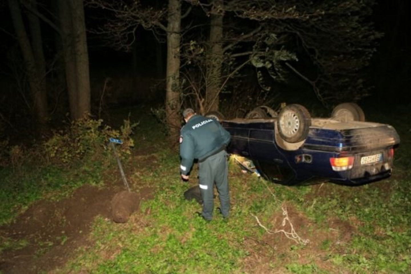 Į įvykio vietą atvykę policijos pareigūnai BMW vairuotojo neberado.