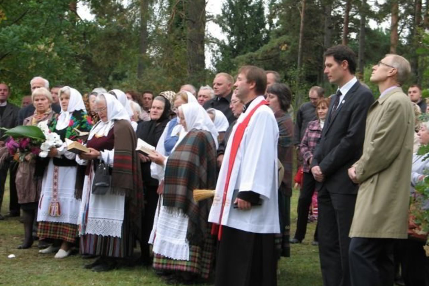 Seimo narys A. Kašėta (pirmas iš dešinės) ir Varėnos rajono meras E. Jankevičius (šalia jo) nuolat kartu dalyvauja įvairiuose renginiuose mieste ir rejone.