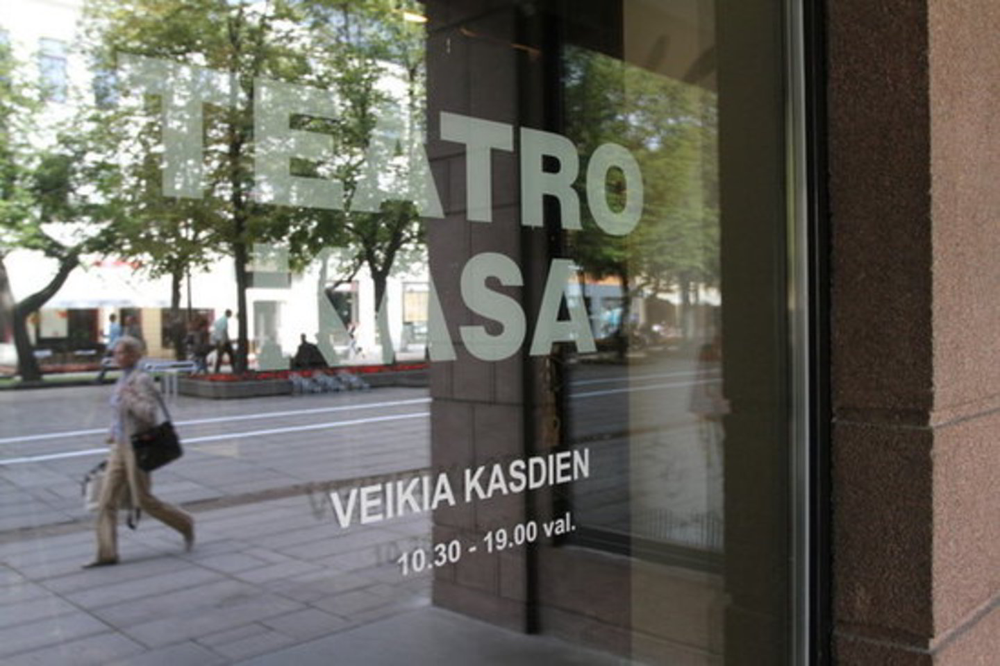 KVDT pradėjo Lietuvos profesionaliojo teatro gyvavimą.
