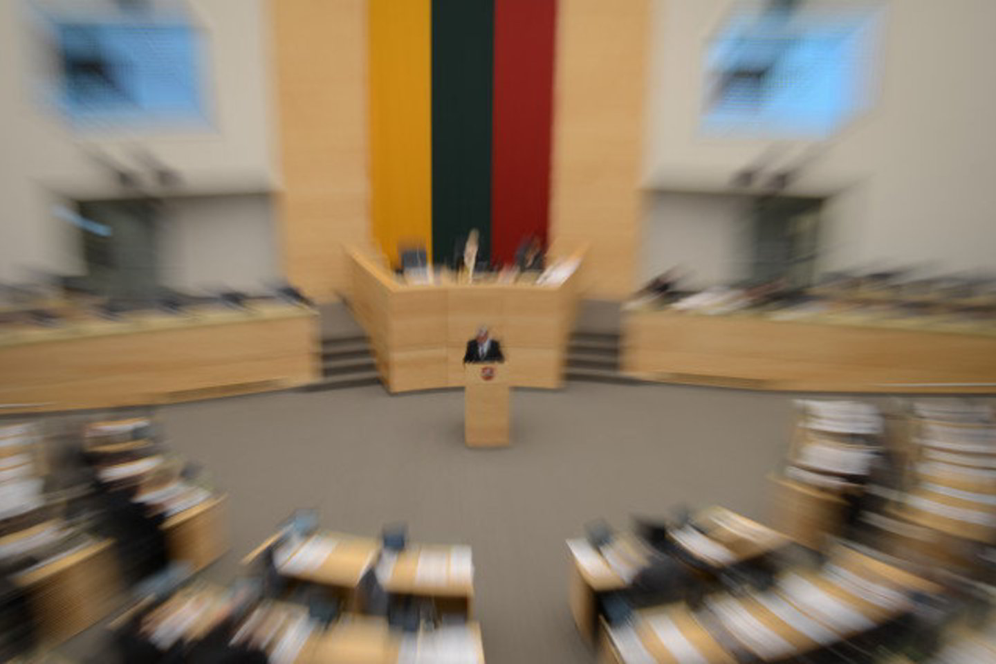 Už teisės akto pakeitimus balsavo 79 Seimo nariai, prieš balsavusių nebuvo, susilaikė 14 parlamentarų.