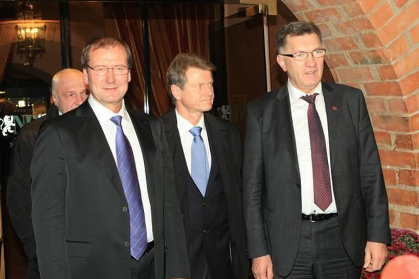 Naują valdančiąją daugumą cementuojantys (iš kairės) A. Butkevičius, R. Paksas ir V. Uspaskichas jau dalijasi postus.
