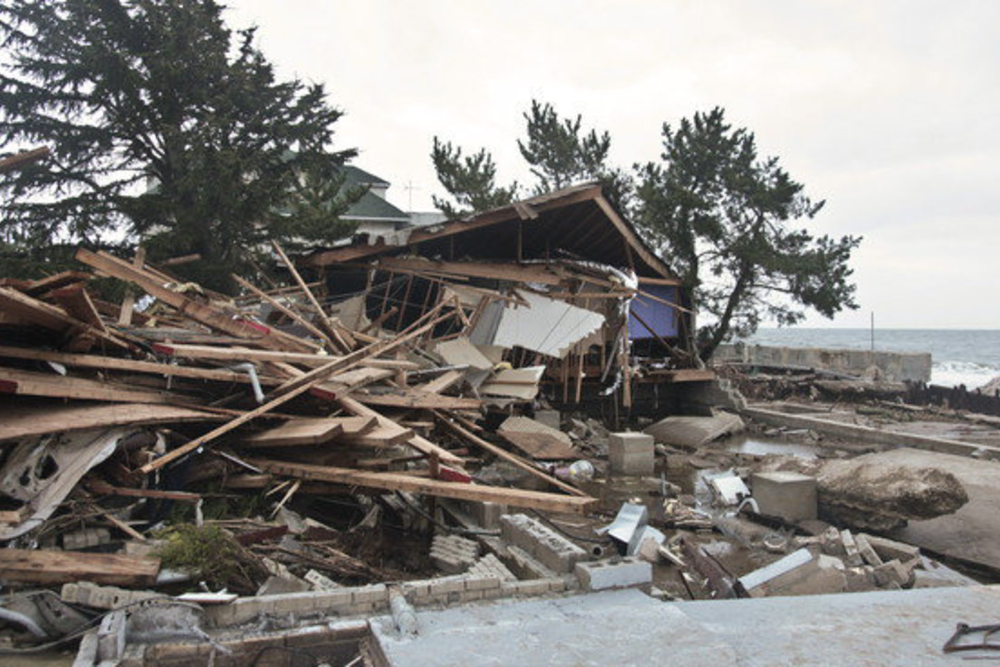 Uraganas „Sandy“ Karibuose nusinešė 70 žmonių gyvybes.