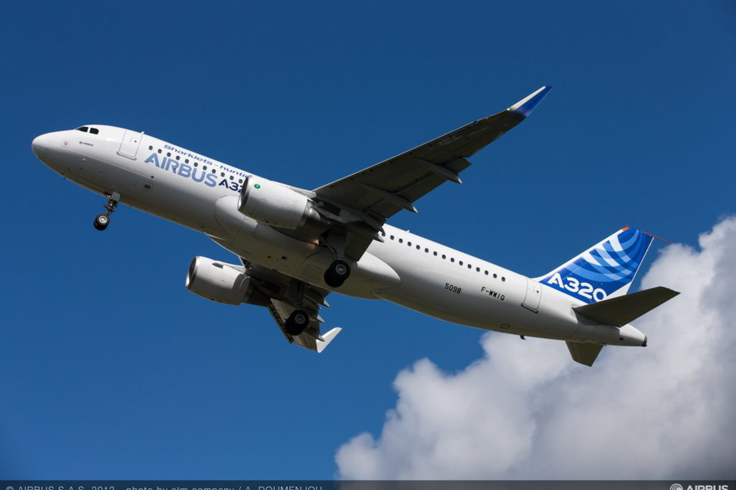 „Lufthansa“ žada ir toliau mažinti išlaidas, nes pelnas kol kas netenkina lūkesčių.