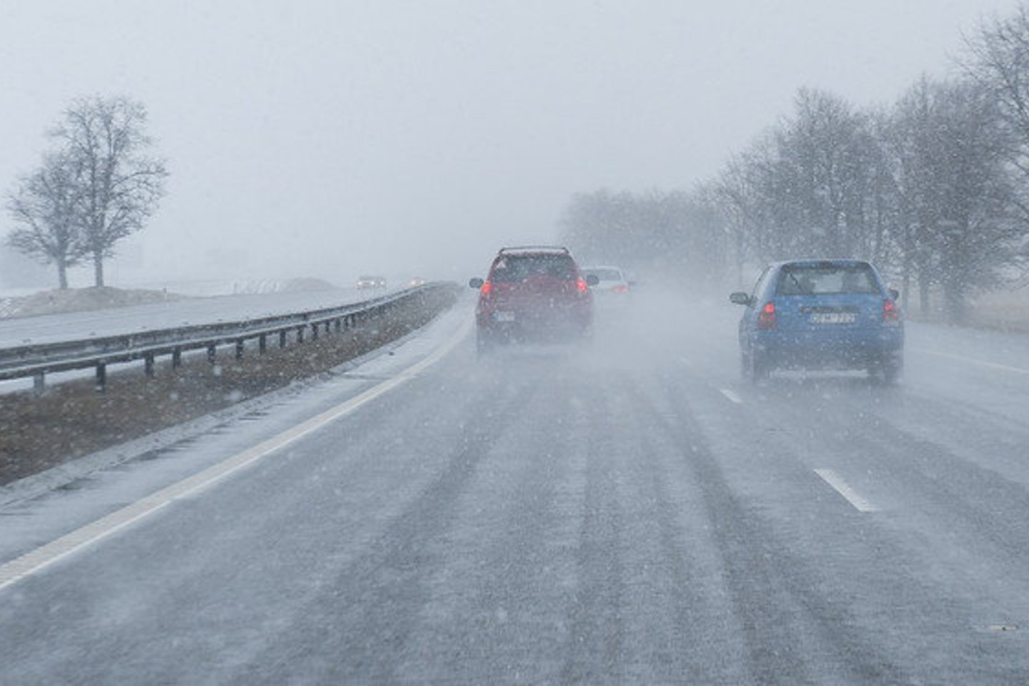 Hidrometeorologijos tarnybos duomenimis, dieną kai kur numatomi nedideli krituliai.