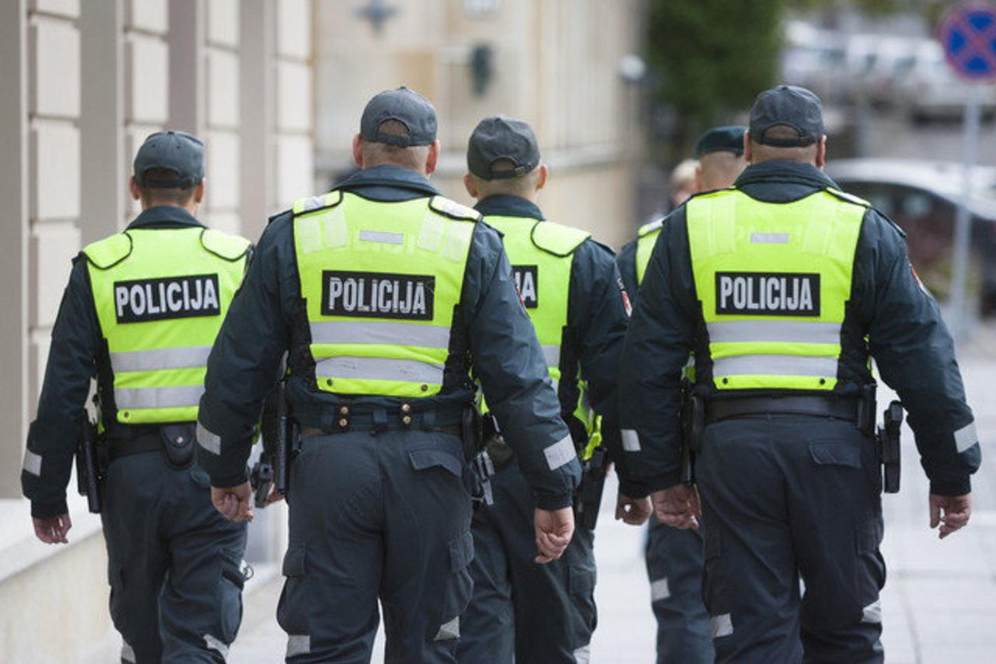 Asmenis, vykstančius lankyti artimųjų kapų, policija žada informuoti apie eismo sąlygų ypatumus.