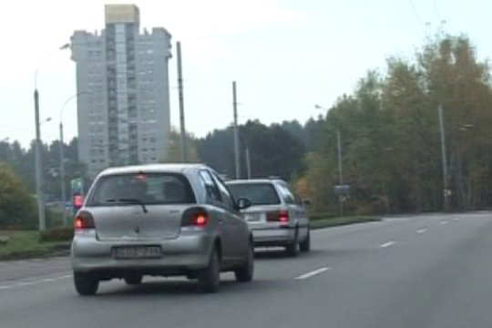 Vairuotojų liga – važiavimas antra juosta, nepaisaint Kelių eismo taisyklių