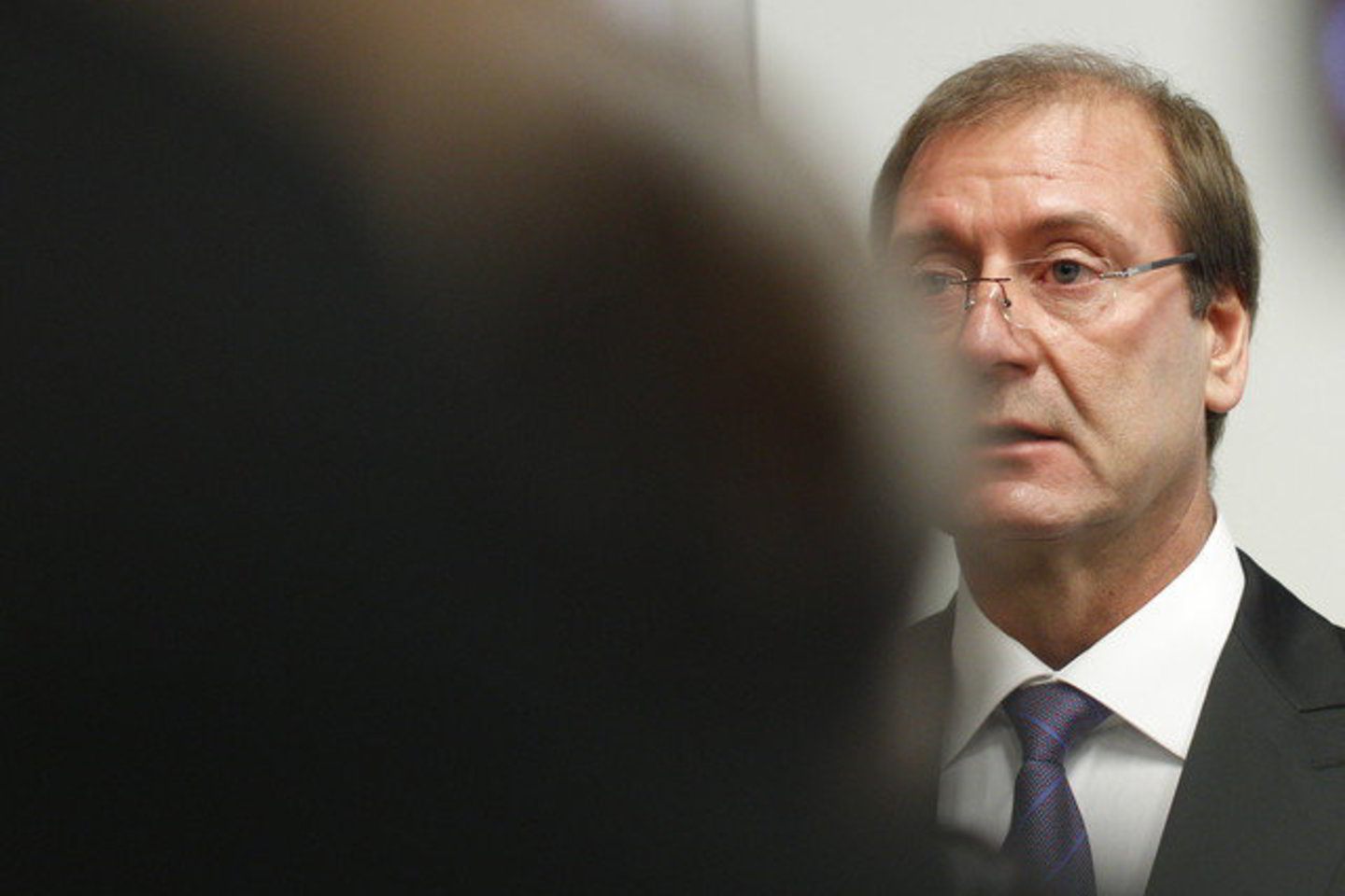 „Džiaukitės tokia demokratija ir teise. Ateityje ir jūs čia sėdėsite“, - žurnalistams rėžė V. Uspaskichas.