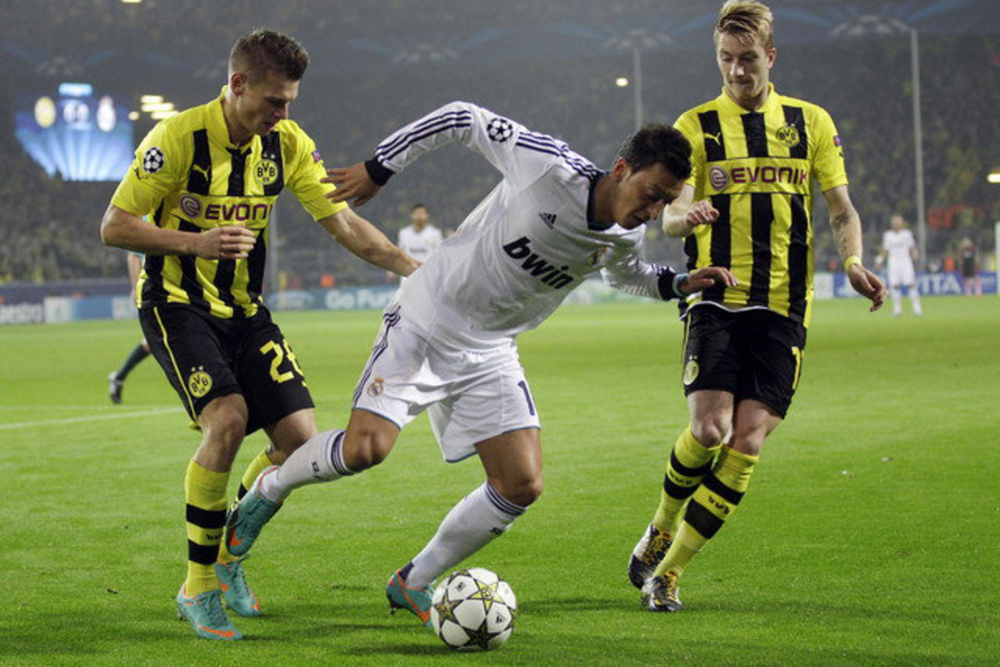 Pirmojoje „Real" ir „Borussia" klubų akistatoje Dortmunde 2:1 triumfavo Vokietijos čempionė „Borussia”.