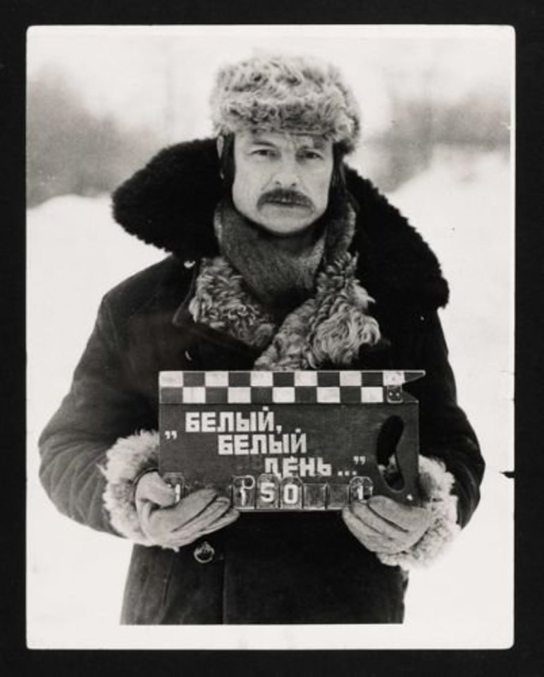 A. Tarkovskis per filmo, kuris vėliau pavadintas "Veidrodžiu", filmavimą 1973 metais.