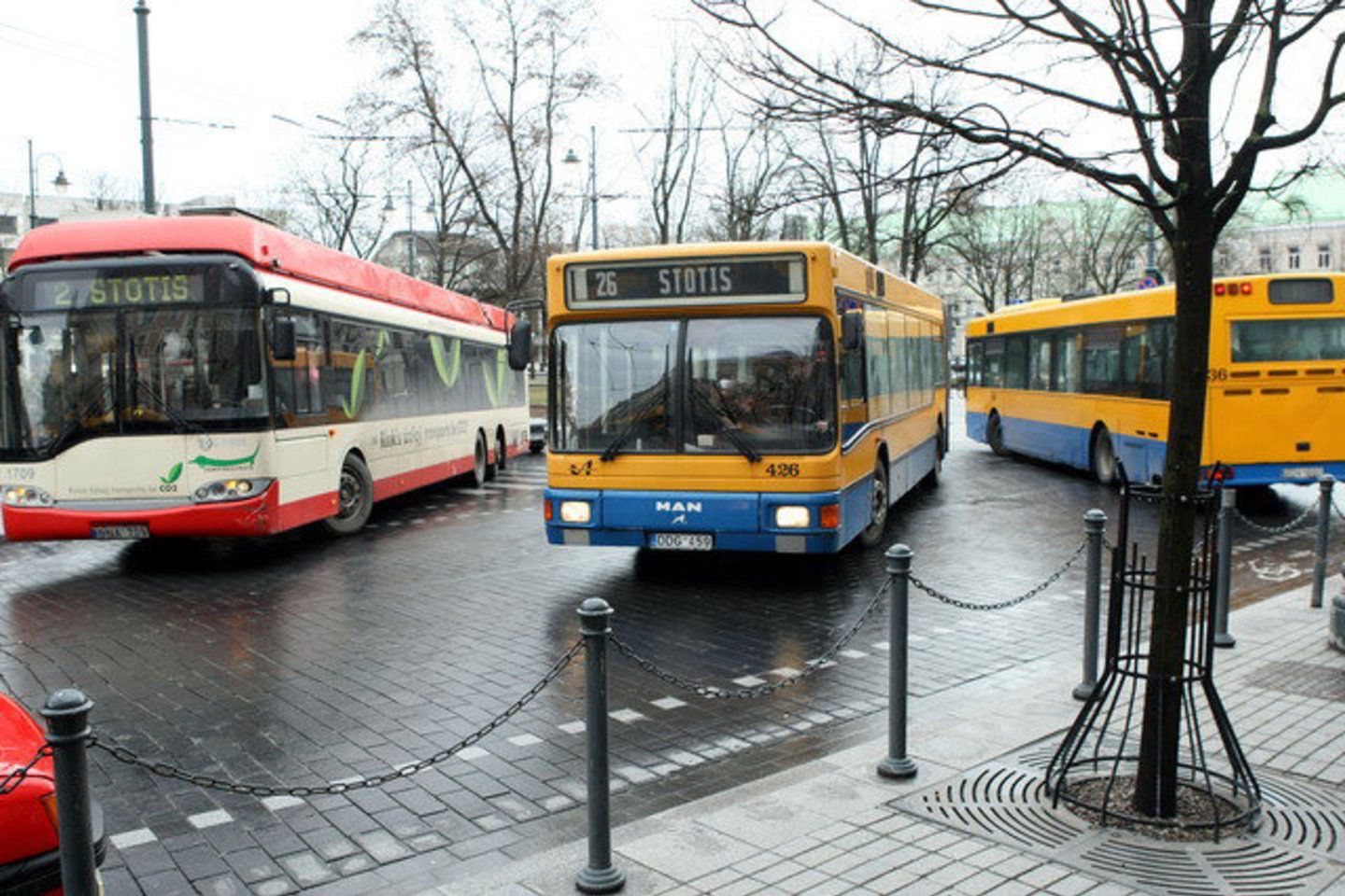 Autobusų ir troleibusų vairuotojai nereikalauja pakelti atlyginimų, o tik grąžinti jiems uždirbtus pinigus.