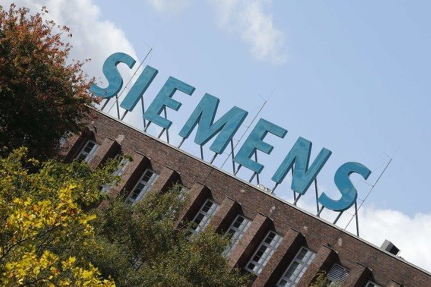 Ketvirtinės „Siemens“ pajamos šiek tiek viršijo prognozes.