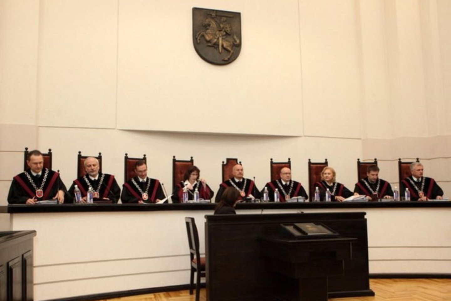 Prezidentės kreipimasis į Lietuvos Respublikos Konstitucinį Teismą su paklausimu dėl išvados, ar nebuvo pažeistas Lietuvos Respublikos Seimo rinkimų įstatymas yra ne tik teisiškai, bet ir politiškai motyvuotas.