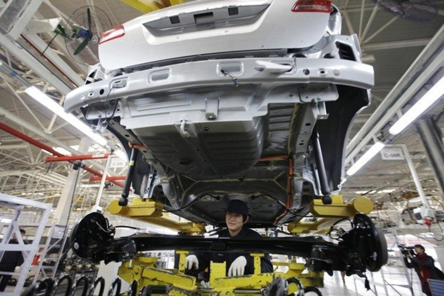 Naujų automobilių pardavimai Europoje per pastaruosius metus sumažėjo beveik 11 procentų.