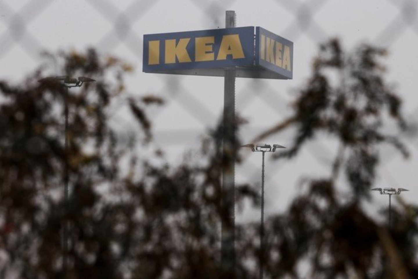 Teigiama, kad nors kalinių darbo naudojimas nebuvo oficiali IKEA strategija, kompanijoje buvo žinančių apie tai.<br>Reuters