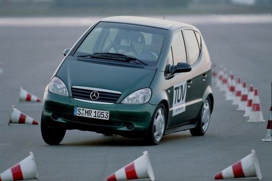 Pirmieji „Metų automobilio“ bandymai 1997-aisiais: su apsaugininku ir pistoletu