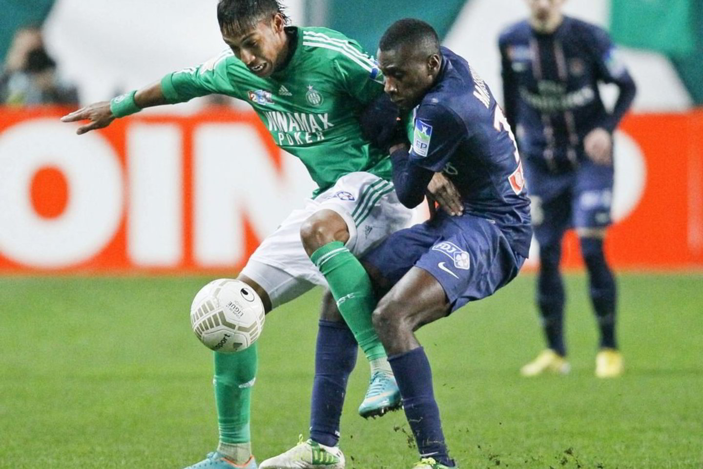 „St Etienne“ (žalia apranga) klubas nepasinaudojo galimybe pavyti Prancūzijos futbolo čempionato lyderį