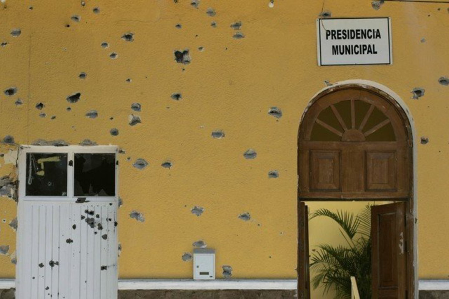 2006 metais Meksikos prezidentas F. Calderonas paskelbė karą narkotikų karteliams.