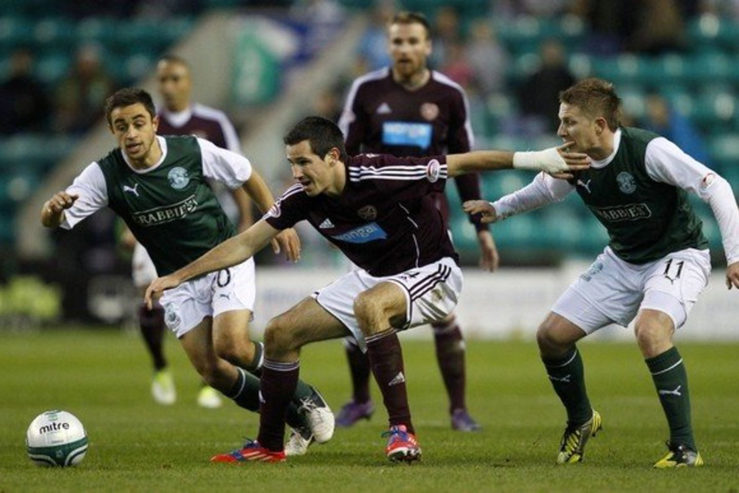 Edinburgo „Hearts“ klubas (centre) bando susidoroti su finansiniais sunkumais.