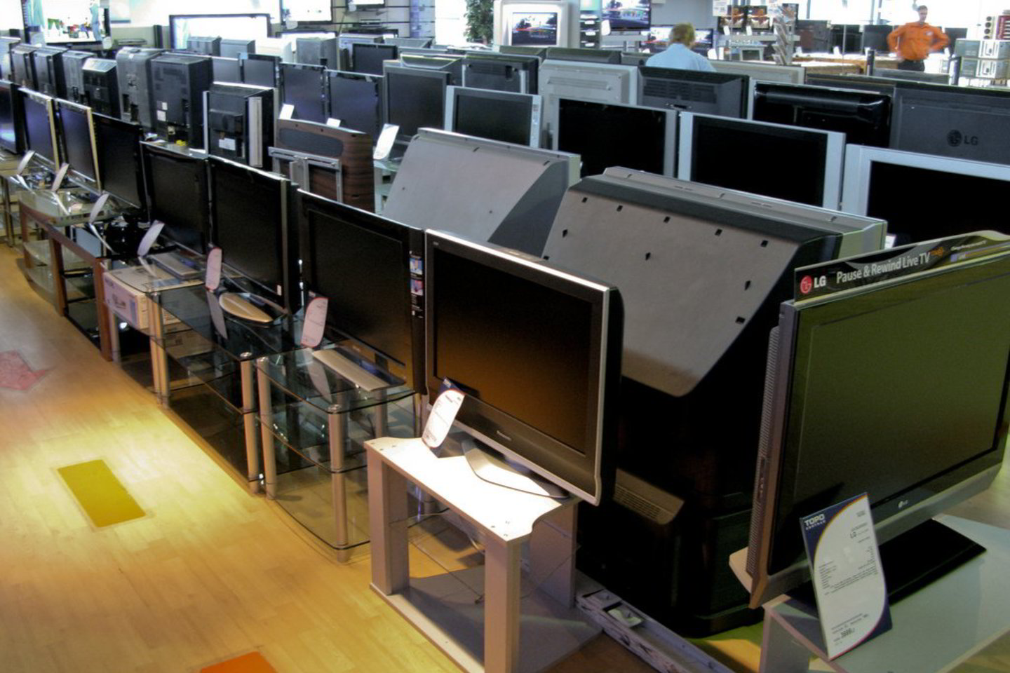 Europos Komisija nubaudė septynias elektronikos ir buitinės technikos gamintojas, tarp jų ir LG, „Samsung“ ir „Philips“, už kainų susitarimus, galiojusius dešimt metų.